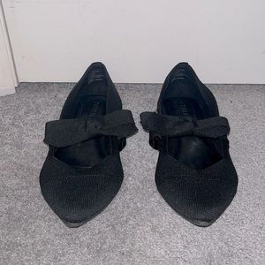 Stretchy bow flats